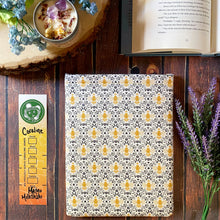 Buzzy Reading Sleeve