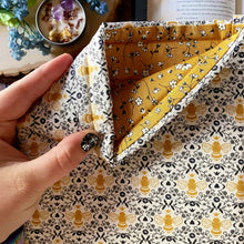 Buzzy Reading Sleeve